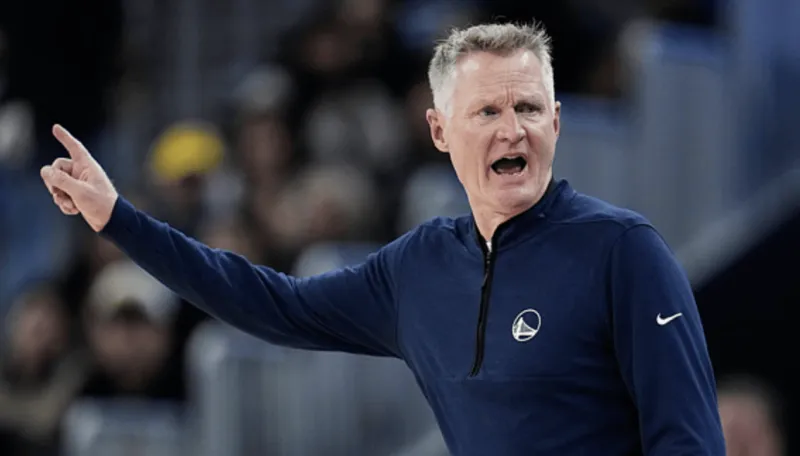 在线体育-科尔谈对手提速：所有球队都在提，不是因为我们老而被针对